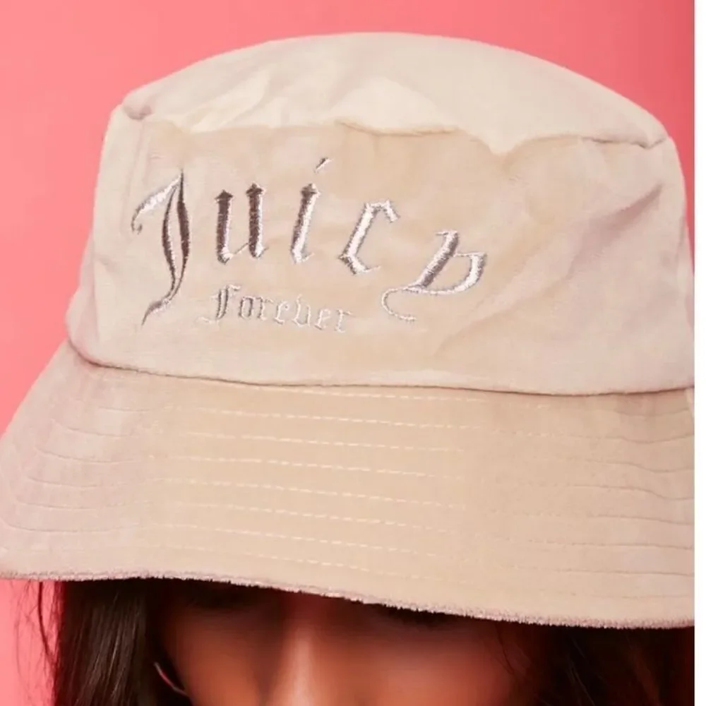 NWOT Juicy Couture X Forever 21 Velour Bucket Hat Beige